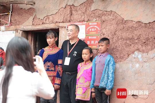 200余名企业家一头扎进大凉山 助力啃下...